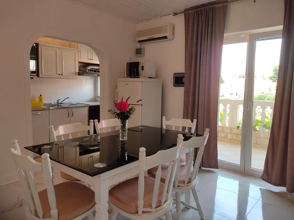 Apartments Milka Vodice Exterior foto